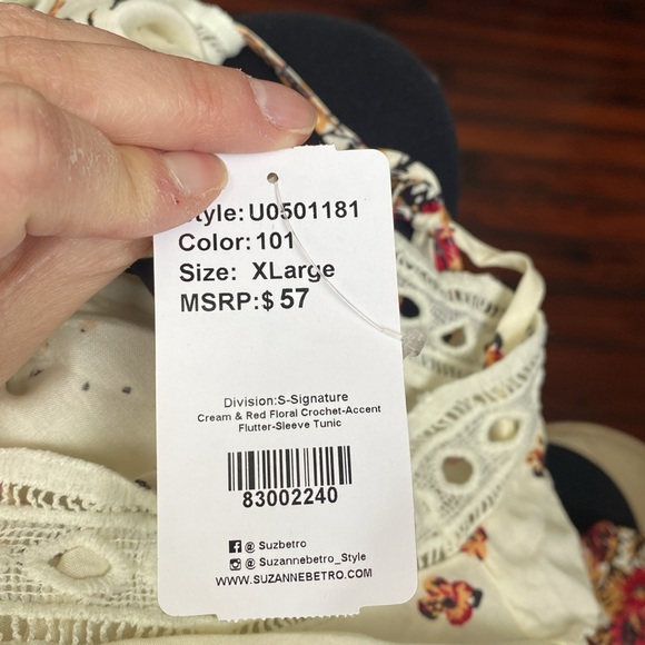 Adorable flowered blouse - Picture 4 of 4